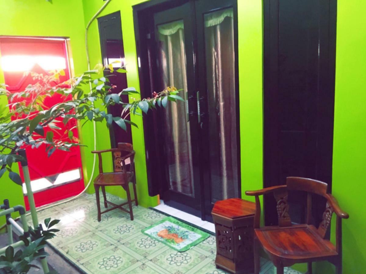 Aini Home Stay Ternate Exterior photo