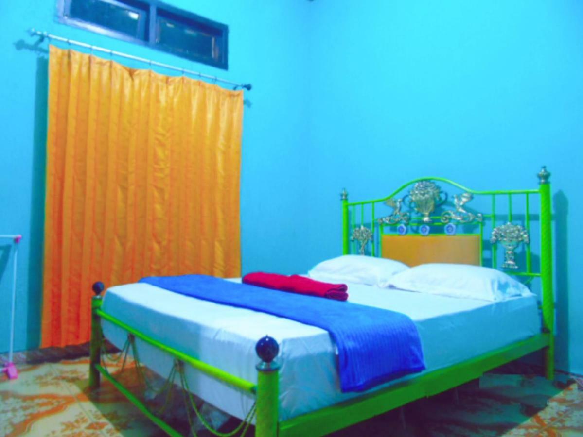 Aini Home Stay Ternate Exterior photo